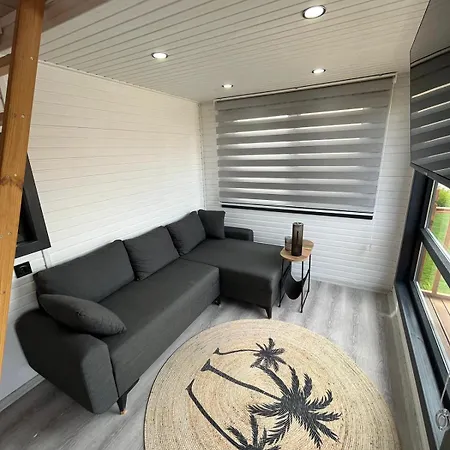 Palm House 公寓式酒店 4*